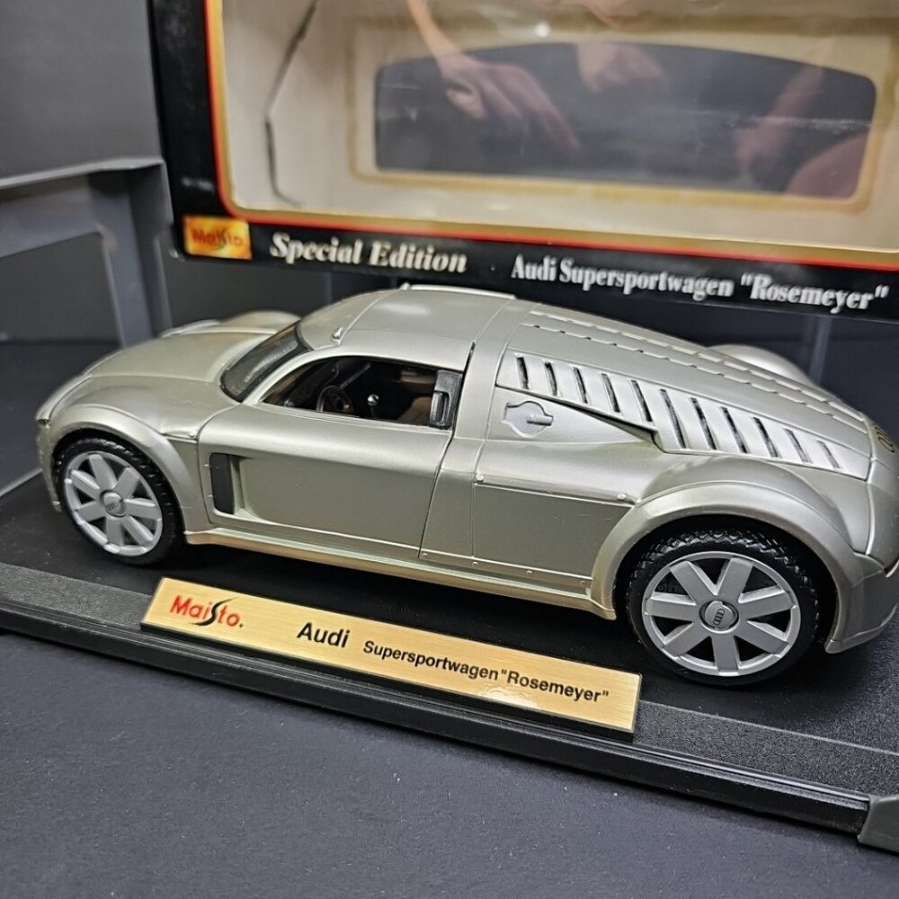 Maisto 1998 Silver AUDI Supersportwagon Rosemeyer 1:18 Scale DIECAST Car And Box